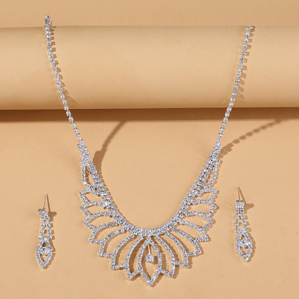 3 pieces of women's fashionable and trendy necklaces and earrings set, wedding banquet and party accessories