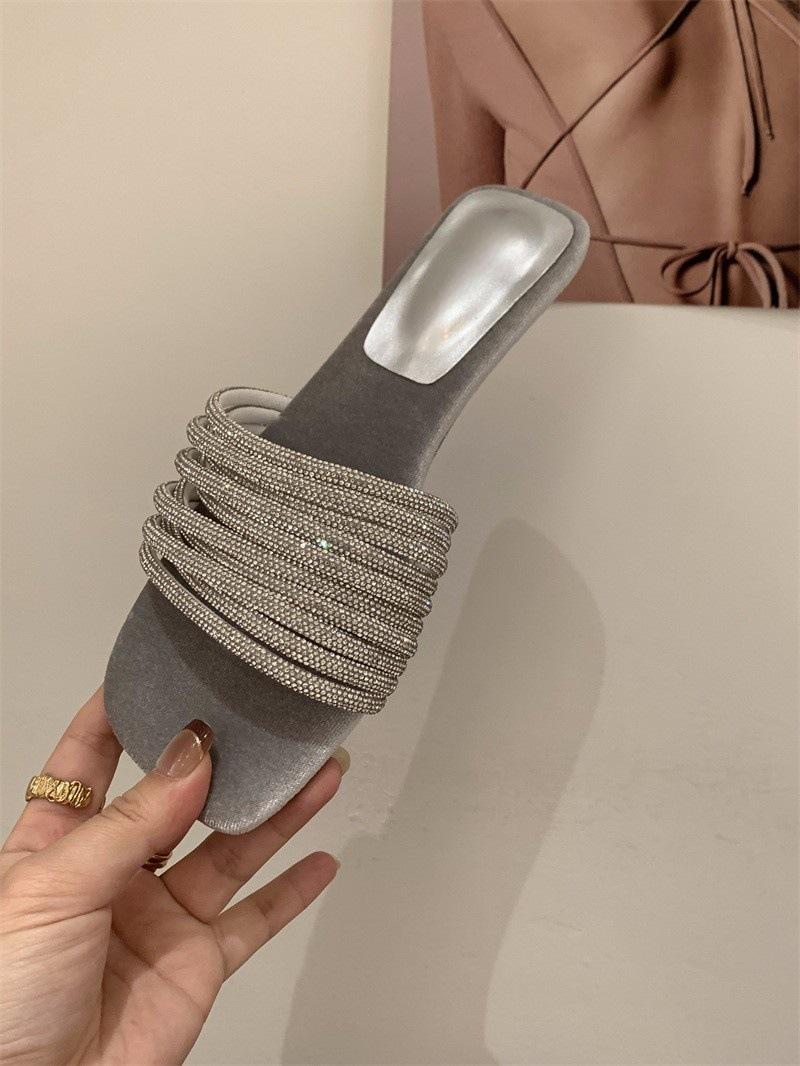 

Coarse heel silver rhinestone temperament French small cool slippers fairy shoes wear 2025 new summer open-toed sandals 35