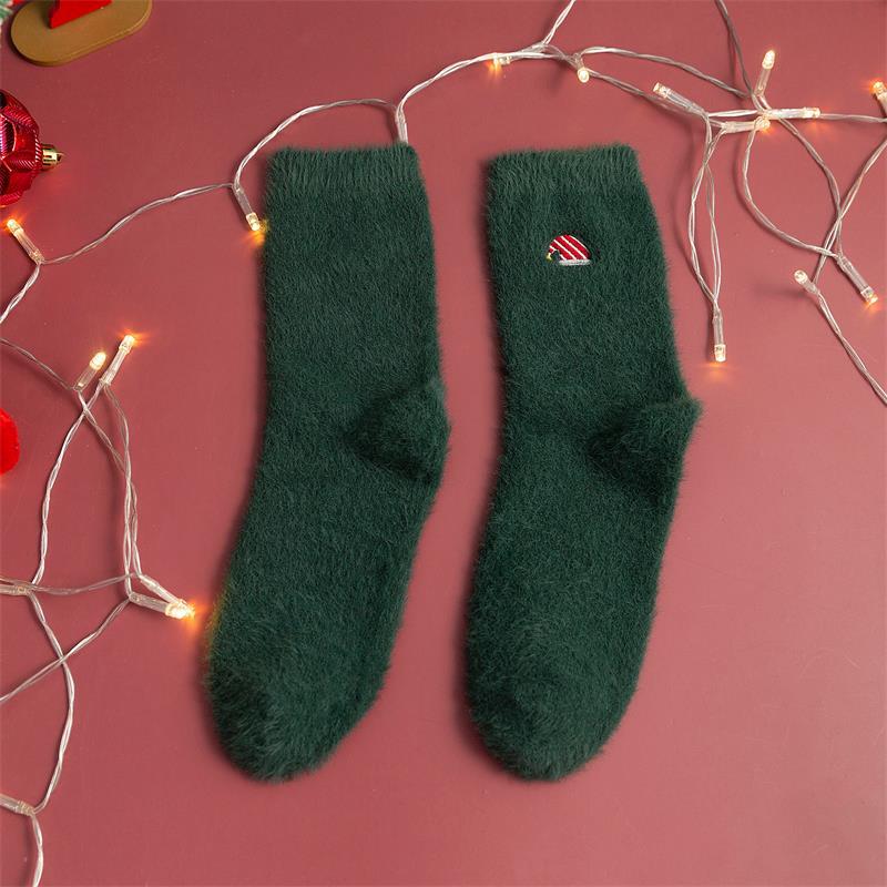 

Winter Faux Mink Embroidered Women s Red Mid-Calf Christmas Socks зелений