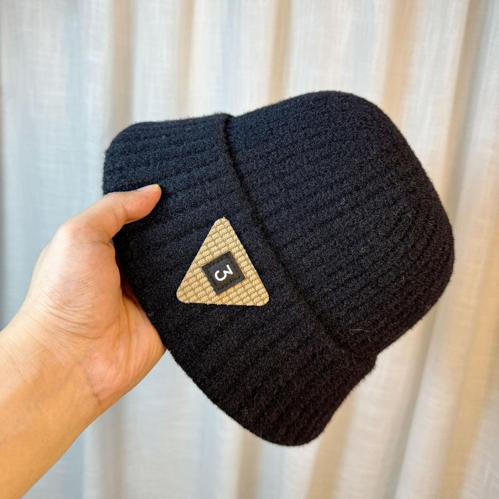 Fashionable Inverted Triangle Letter Small Label Fisherman Hat Women's Autumn and Winter New Travel Breathable Versatile Face Showing Small Basin Hat