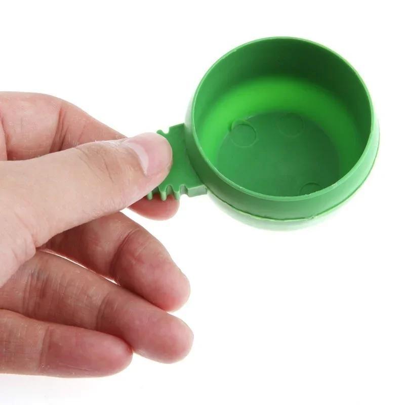 1 STK. Schlichtes Design Tierfutterbecher Rille Runde Futterschale Futterbehälter Vogelkäfig Universal Drahtkäfig Futterbox Vogelzubehör