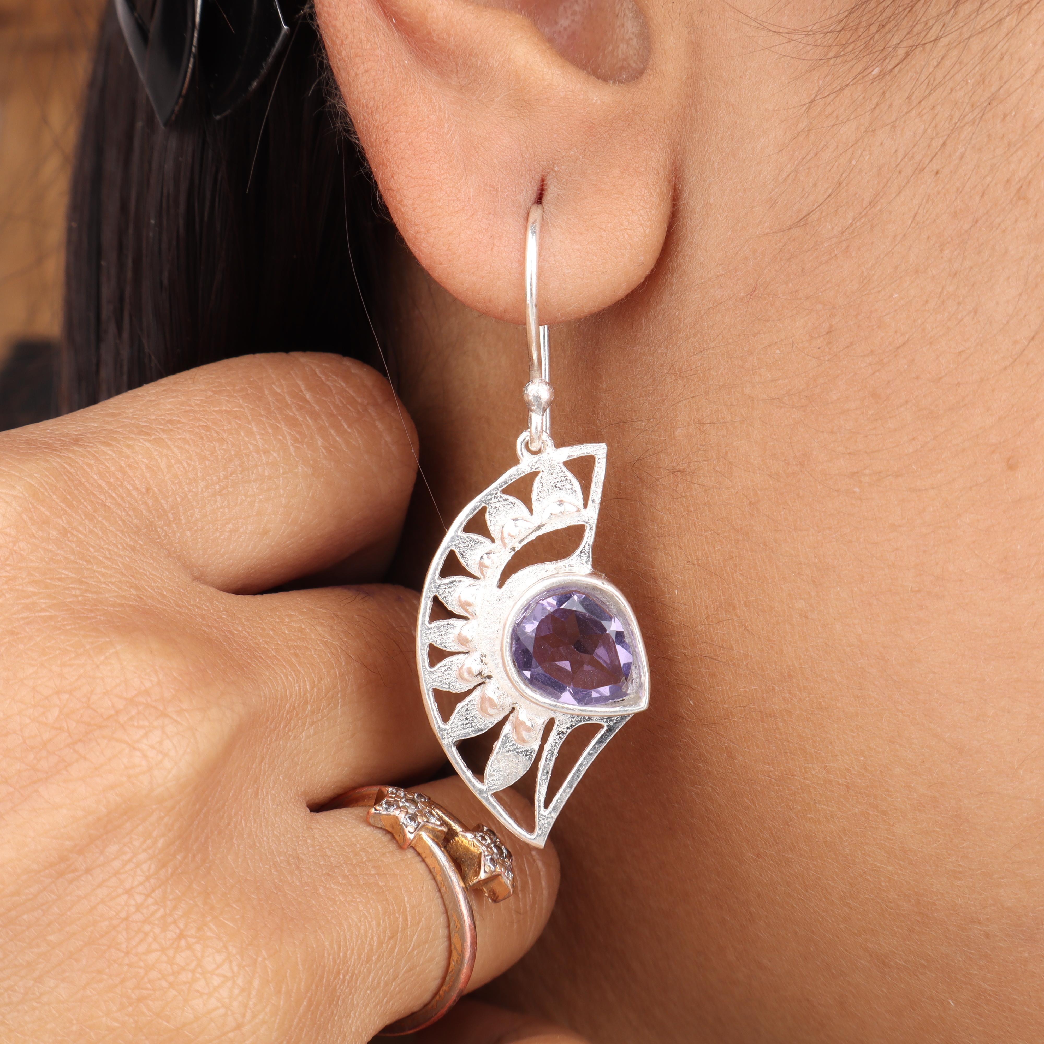 

Натуральный иолит, серебряные серьги-подвески 1,5 , украшения из стерлингового серебра 925 пробы, украшения с камнем-талисманом сентября, серьги с иолитом в подарок CE-26-8