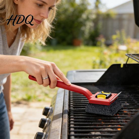 Easy Grip Grill Brush Cleaning with Replaceable Pads Burr-Free Scraper Removable Pad Built-In Grease Remover BBQ Cleaner Outdoor Tool Non-scratch