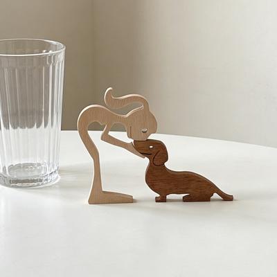 Figurine humaine et chien sculptée à la main en bois Statue faite à la main en bois Hommes Femmes Chiot pour Bureau Décoration de Maison Sculpture Décorative pour Amoureux des Chiens