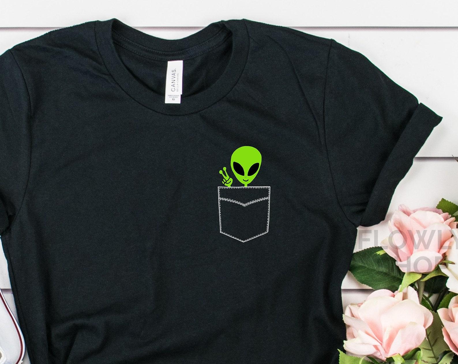 Alien Pocket Shirt Green Cute Alien Peace Sign UFO Alien Swag Dope Hipster Fashion New Tumblr Space T-Shirt S