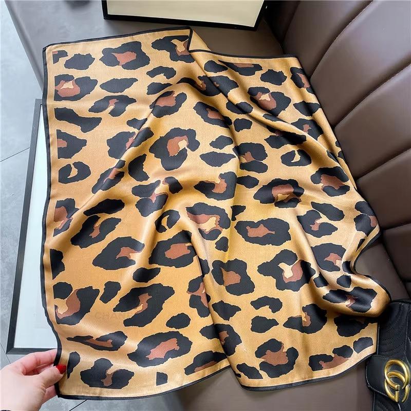 68Cm Retro Leopard Print Silk Scarf Women Imitation Silk Fashion Versatile Headwear Bag Accessories Clothing Square Scarf
