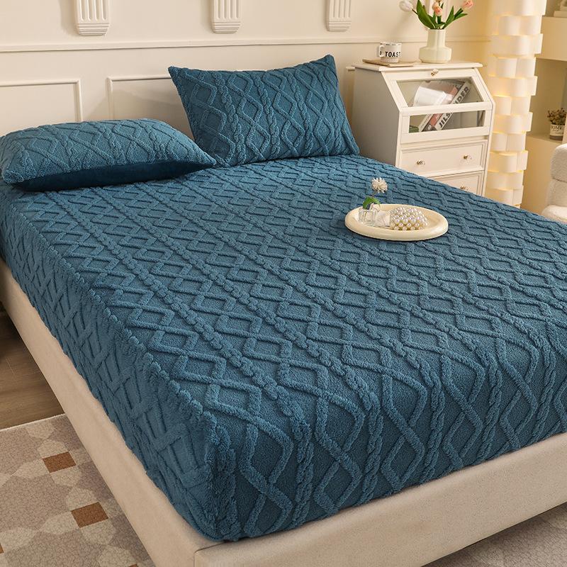 

Набор из 3 предметов: Европейский жаккардовый плюшевый флисовый утолщенный теплый наматрасник для дома, гостиницы и общежития – включает 1 простыню на резинке + 2 наволочки 150*200CM