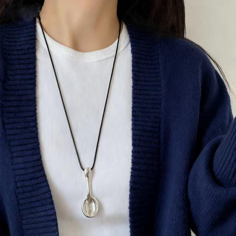 Wang Hedi Spoon Pendant Necklace: Korean Style Women's Choker with Black Rope Sweater Chain