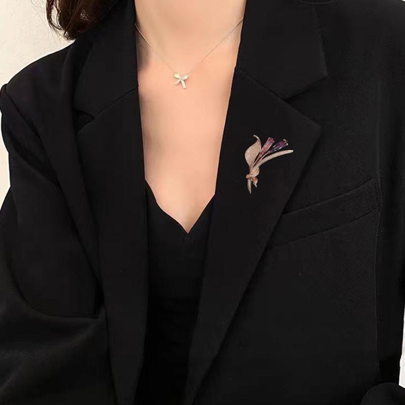 Elegant Women's Brooch: Chic Corsage & Anti-Exposure Pin Accessory