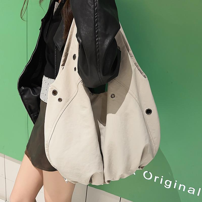 Minimalistische Hobo-Tasche aus Nylon – Leichte & Strapazierfähige Schulter-Tragetasche für Damen, Perfekt für den täglichen Gebrauch und Reisen