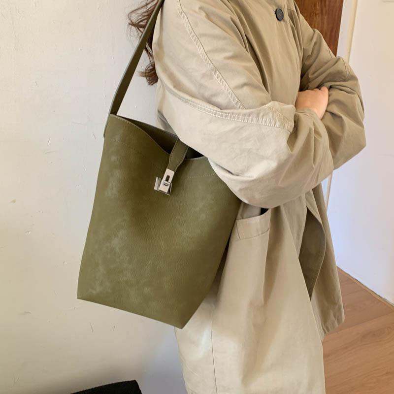 Premium sense retro matte bag women's 2025 new commuter versatile shoulder underarm bag portable tote bucket bag