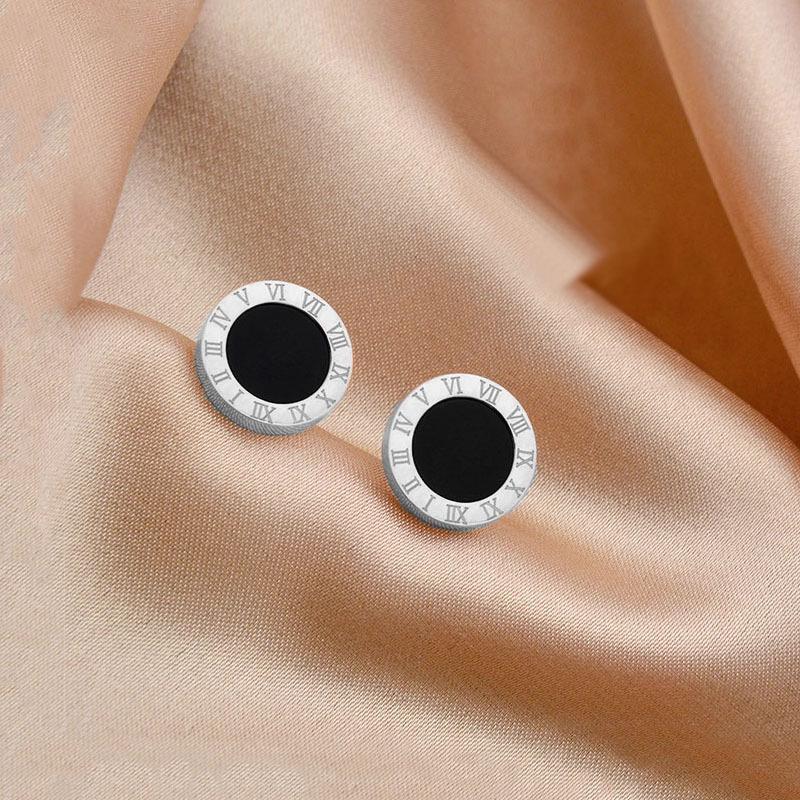 Women's Black & White Roman Numeral Titanium Necklace Set – Double-Sided, High-End, Non-Fading Fashion Clavicle Chain.