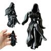 Dunkle Fantasy Statue Gotische Kapuzen-Sensemann-Dame Figur, 3D-gedruckter Regal-Sitzer, Grim-Figur Mysteriöse Schwarz gekleidete Frau, die Tee ausgießt Skulptur für