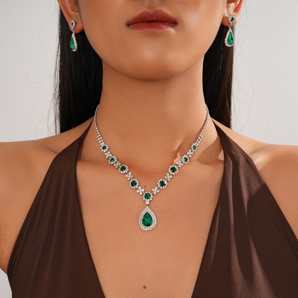 Two-piece Set, Retro Style Diamond-encrusted Water Drop Pendant, Sweater Chain, Court Style Exquisite Necklace.
