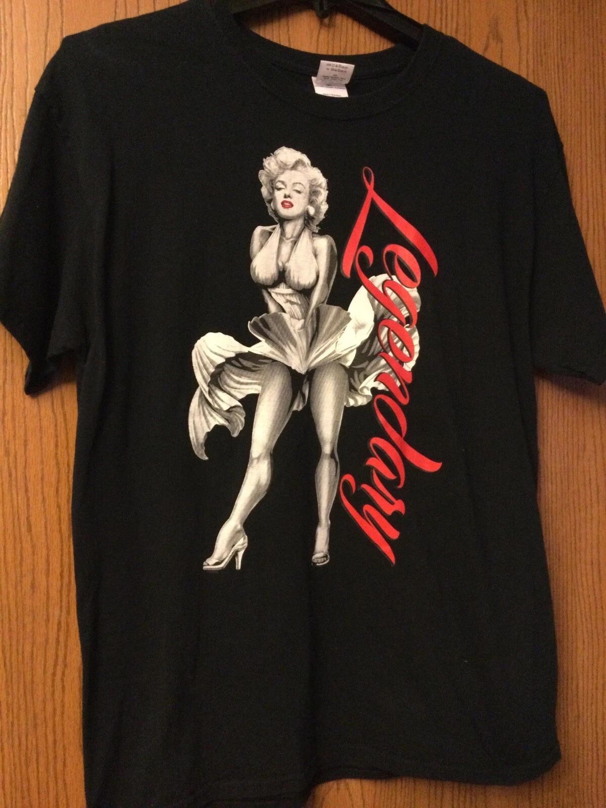 Marilyn Monroe - “Legendary” - Black Shirt - Gildan. S