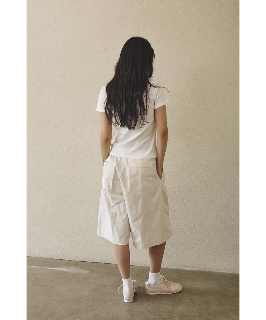 BETWEEN A AND B Mini Flower Embroidery T-Shirt [White]