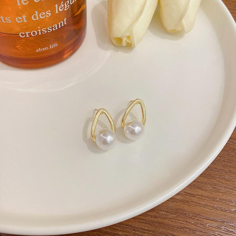 S925 Silver Needle Pearl Stud Earrings Women's Design Sense Light Luxury Earrings 2025 Retro Ears