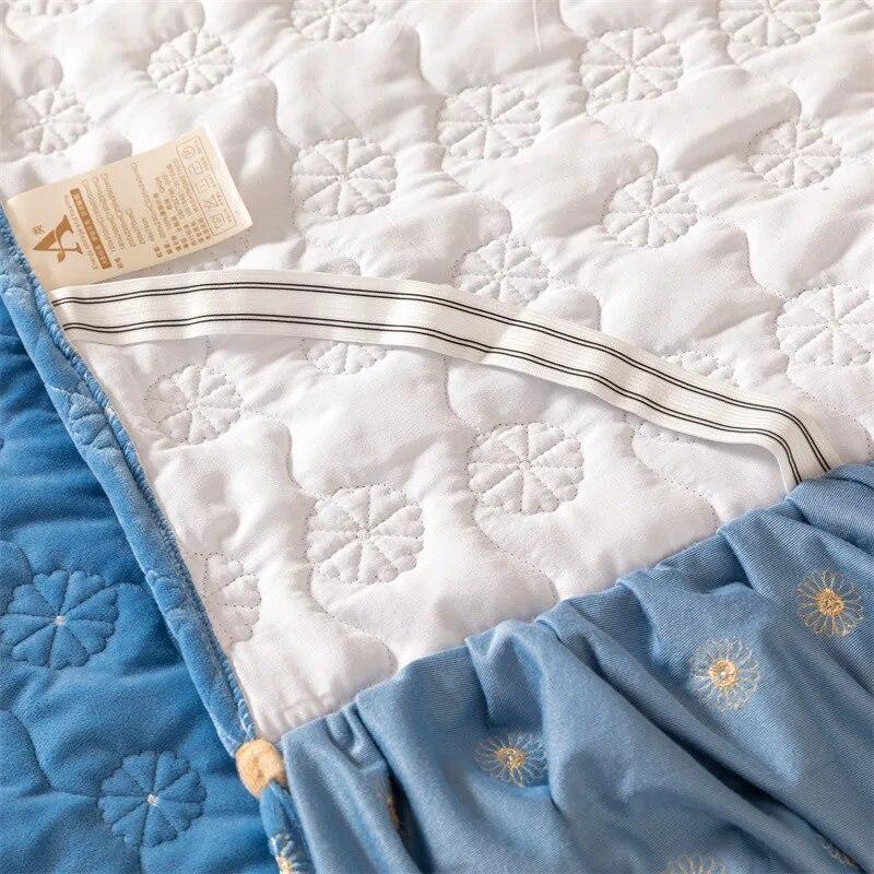 Colcha de veludo bordado Queen Size Capa de cama macia Inverno Grosso King Bed Skirt com 2 fronhas Roupa de cama para casa