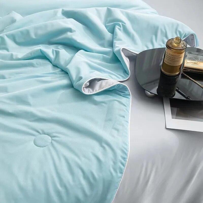 Summer Smooth Air Conditioner Lightweight Comforter Soft Skin-friendly Quilt Cooling Blankets  Antibacterial Cool Duvet