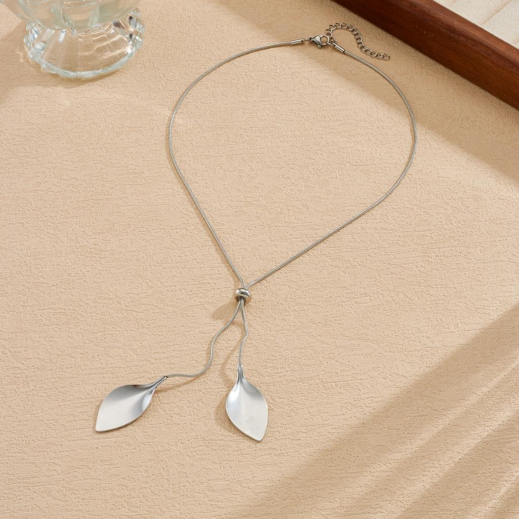 316L Stainless Steel Leaf Pendant Pull Necklace For Women Temperament Vintage Clavicle Chain Jewelry Gifts Wholesale
