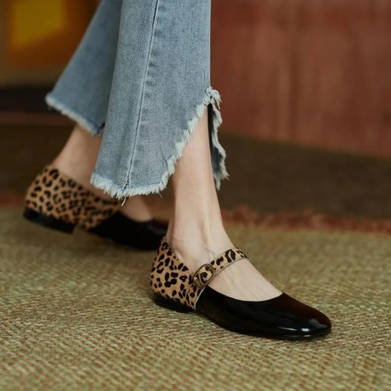 Fashion HOT SALE Spring Women Pumps Patent Leather Round Toe Splicing Leopard Print One-line Buckle Low-heel Women Shoes Mary Jane Shoes