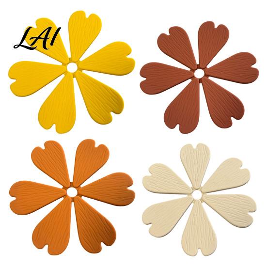 Holiday Table Decoration Christmas Tree Shaped Silicone Trivet Set Collapsible Heat Resistant Hot Pad Rustic Kitchen Accessory with Storage