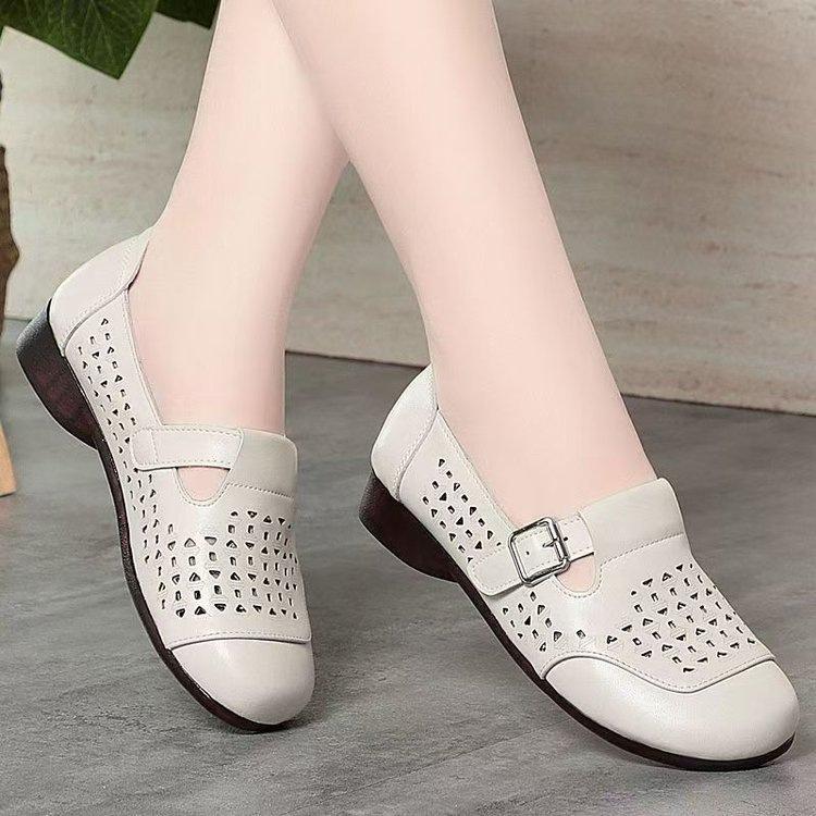 Hollow non-slip soft-soled hole shoes summer new retro casual breathable single shoes comfortable sandals 40 2580₽