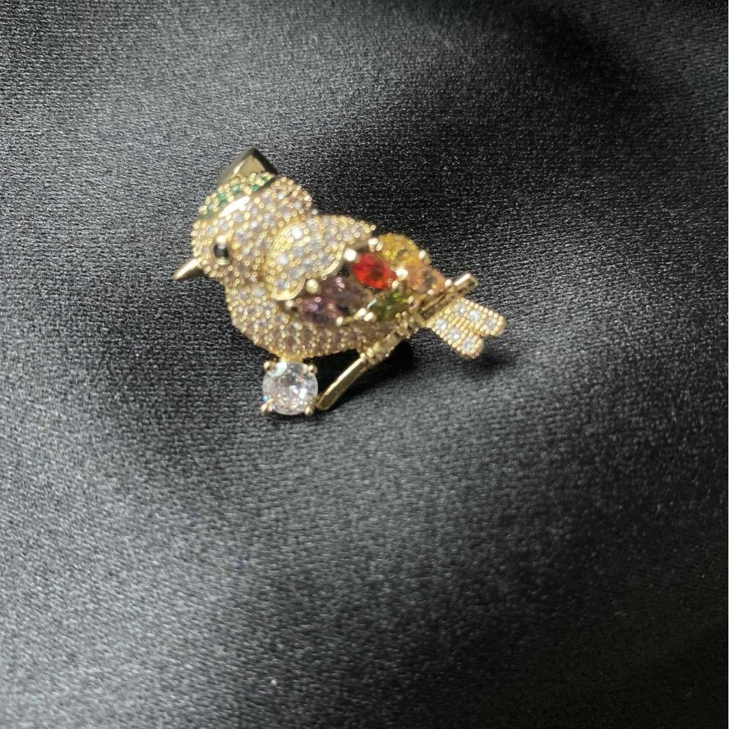 Little Bird Lapel Pin: Women's Copper Brooch for Shirt Collar, Fashion Corsage and Anti-Exposure Jewelry