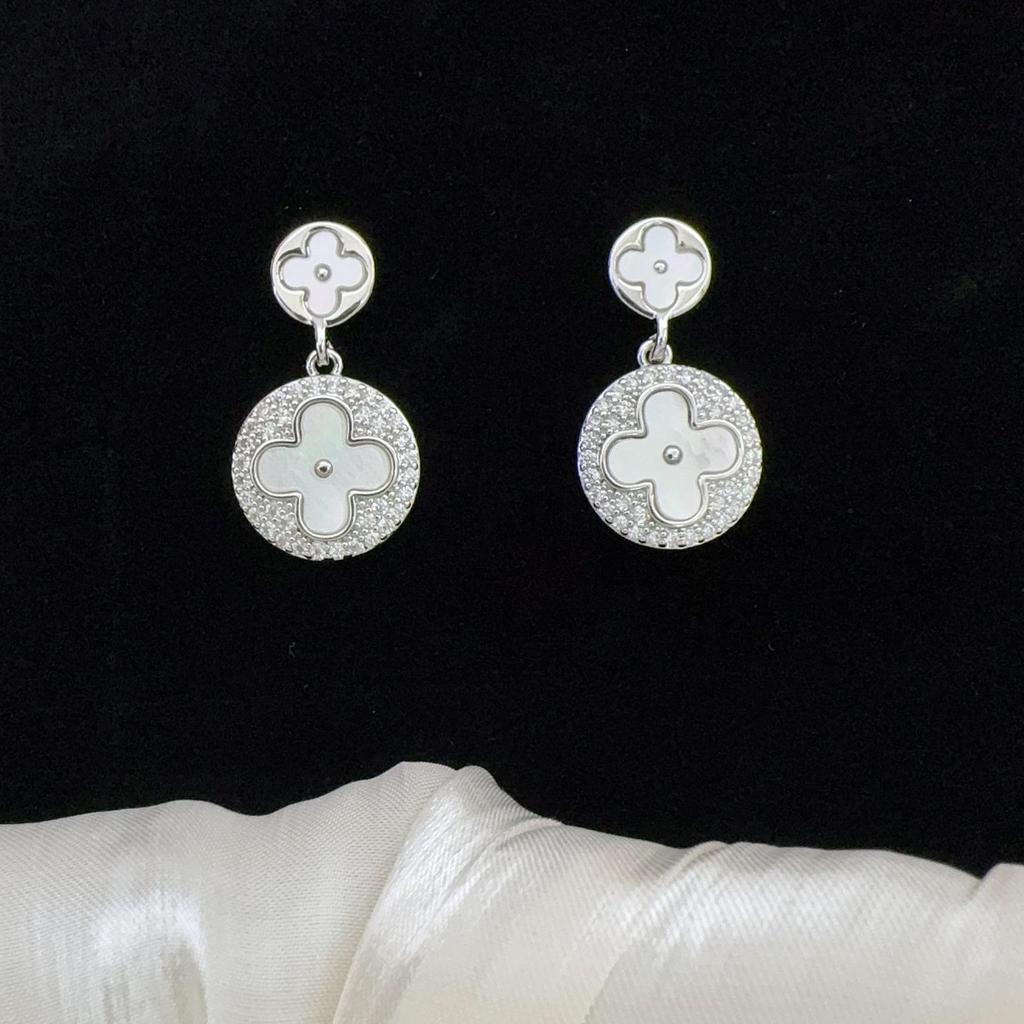 High-Quality Geometric Zircon Shell Stud Earrings: Elegant, Versatile Women's Fashion Jewelry