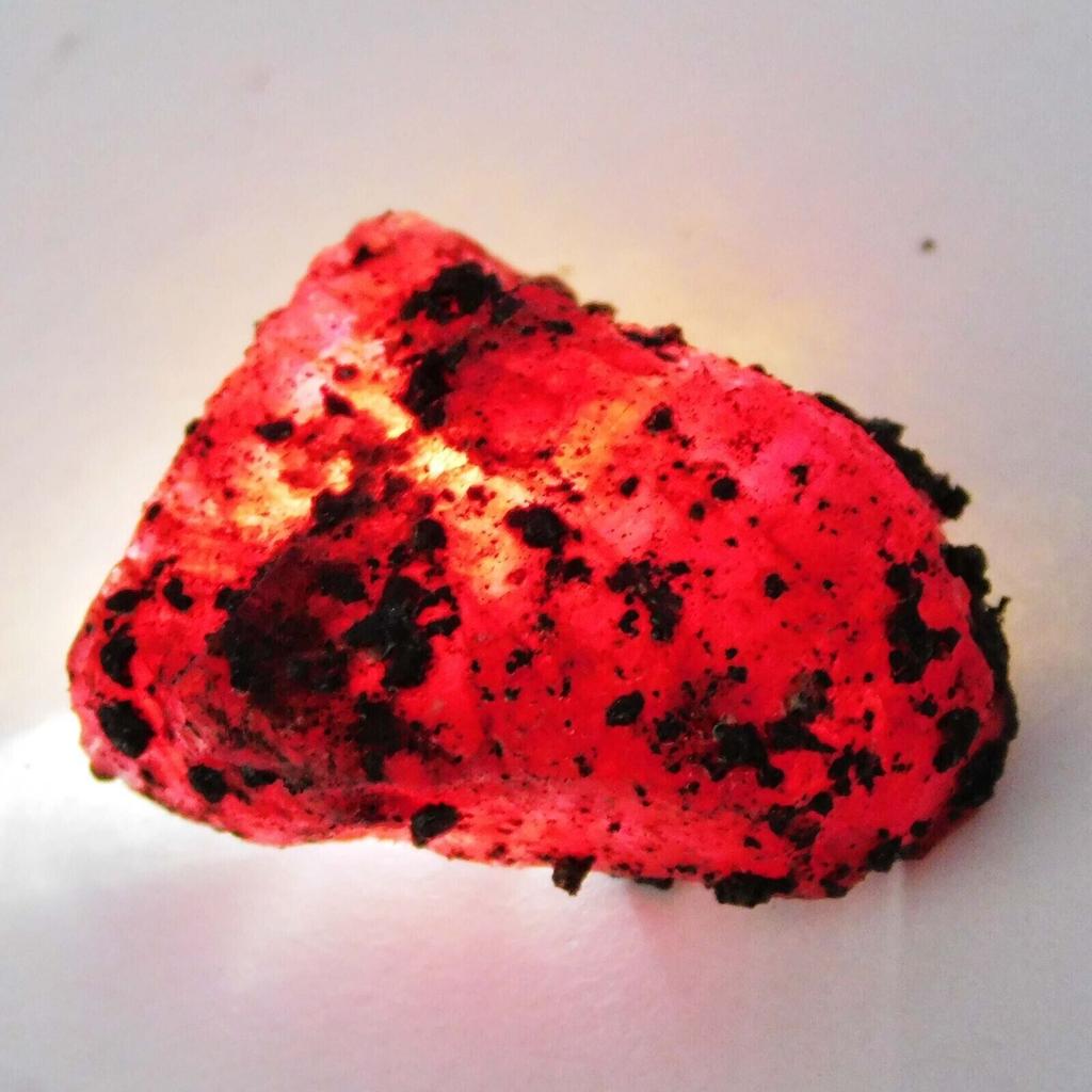 Natural Red Ruby Loose Gemstone Rough 88.00 ct Uncut for Lapidary and Gem Collections