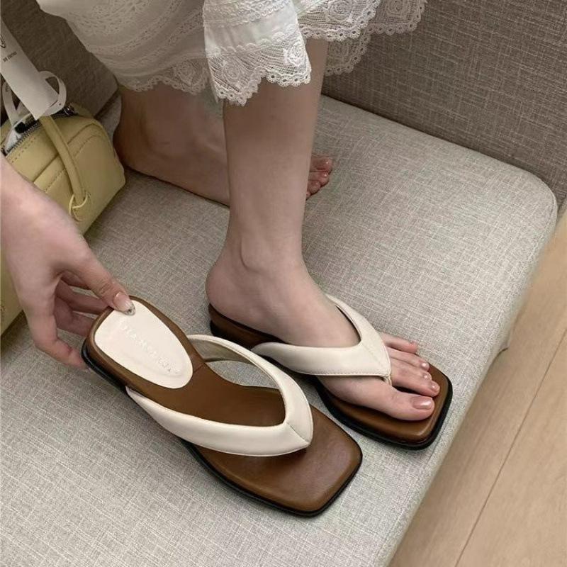 

Французский темперамент прекрасен, с юбками, ленивыми танкетками, шлепанцами, пальцами ног, сандалиями и женской летней одеждой изысканным и универсальным. 40