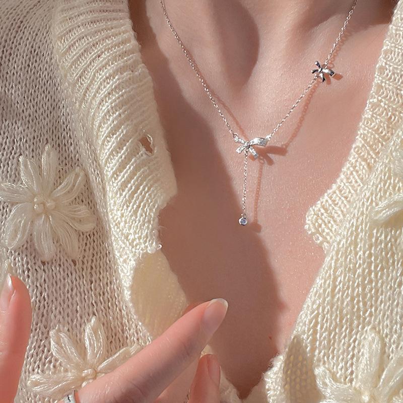 2023 Nouveau collier papillon tendance en diamant papillon Design de niche Sense Gold Clavicule Chain Femme Chaîne de cou polyvalente de luxe légère