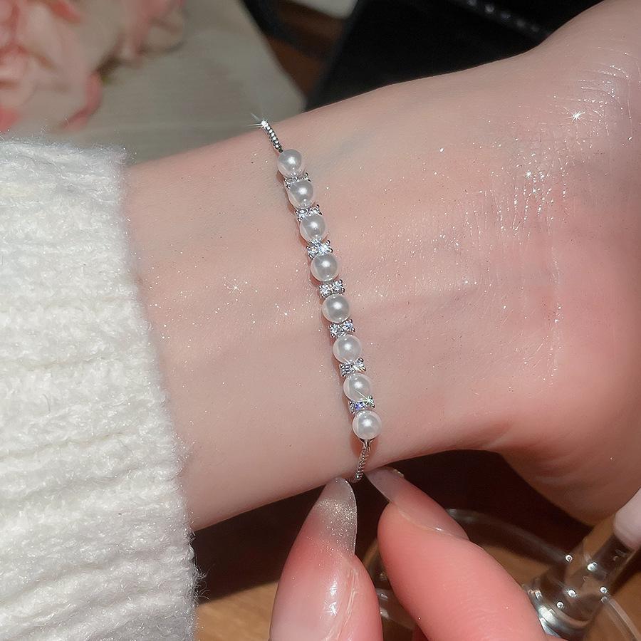 Korean Chic Zircon & Pearl Geometric Bracelet: Light Luxury Fashion Hand Jewelry
