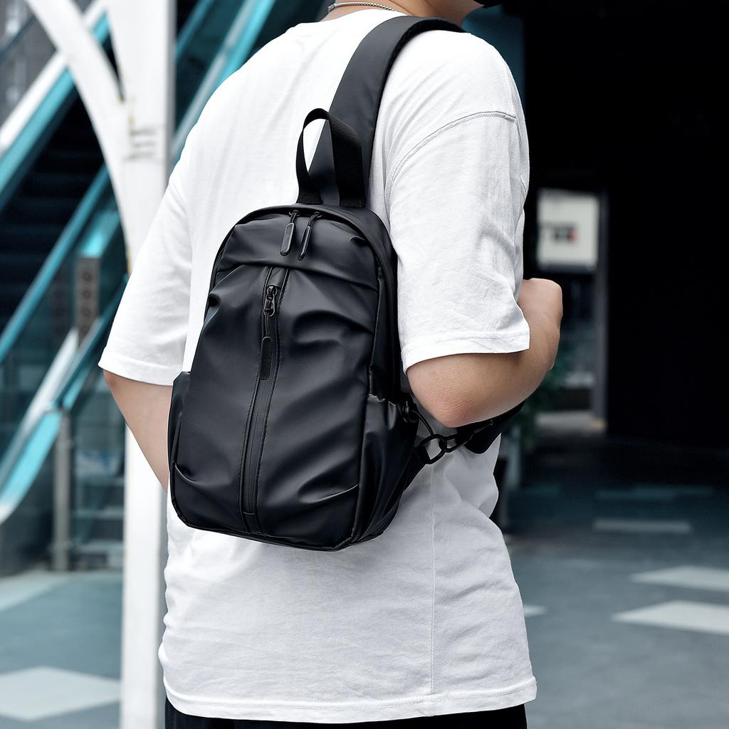 The Leather Men's Crossbody Bag Is Simple, Fashionable and Trendy. It's A Casual, Versatile and High-end Commuter Chest Bag