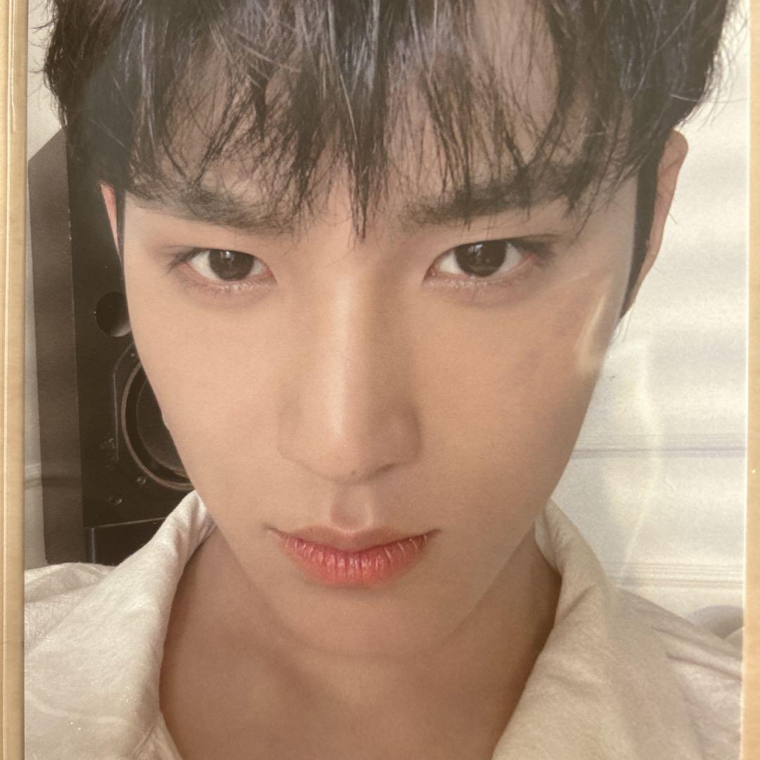 

[USED] SEVENTEEN Mingyu attacca Shibuya Limited Edition Postcard