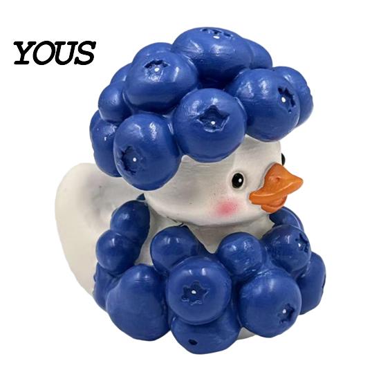 Miniature Resin Figure Gift Blueberry Duck Ornament, Cute Cartoon Figurine, Creative Aesthetic Room Decor Accessories Animal Statue for Home