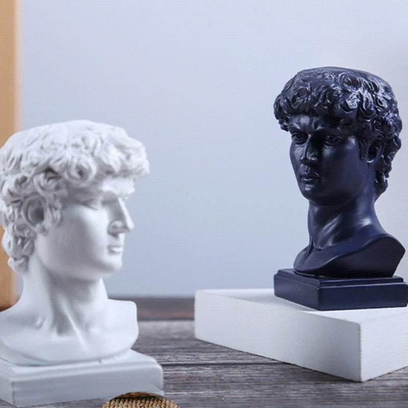 Sculpture Toothpick Holder Charming Desk Decorations Resin Ornament Pencil Holder Suitable for Restaurants and Homes