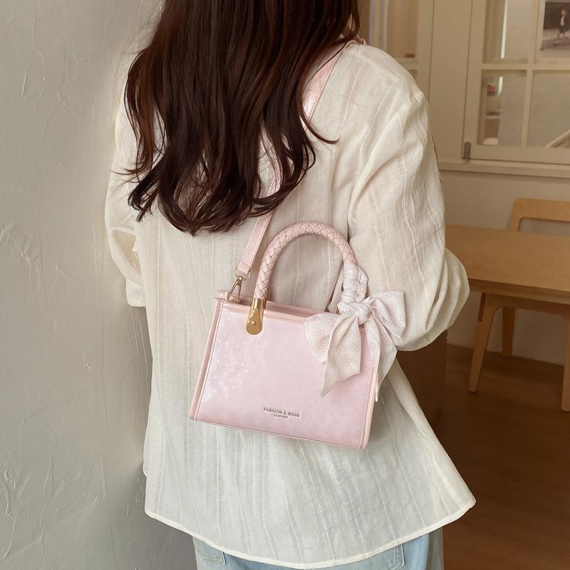 Foreign Trade Simple Hand Carry Small Square Bag Women's New Korean Version Niche Messenger Bag Fashion Commuting Shopping Shoulder Bag
