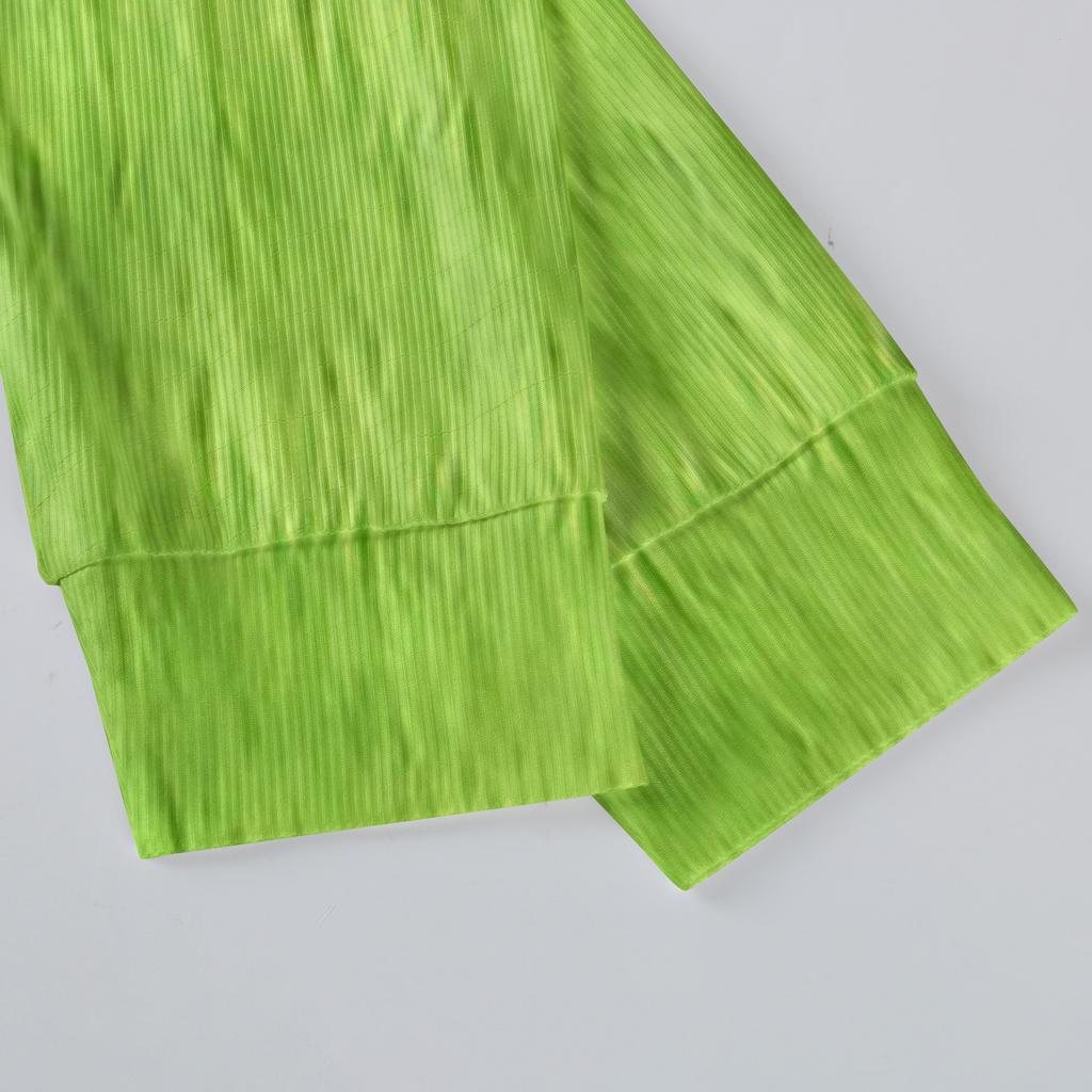 Lässiges, einfarbiges Herrenhemd mit langen Ärmeln