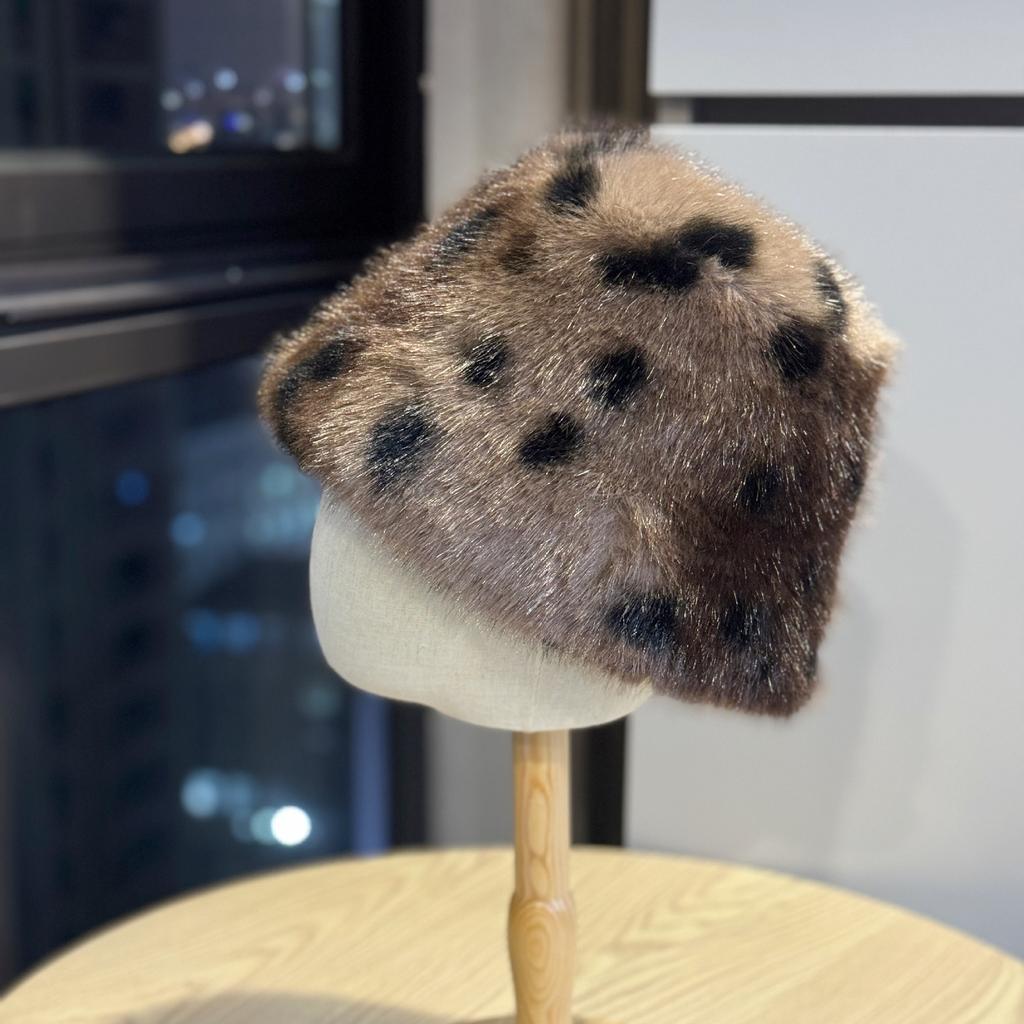 Thick Plush Fisherman Hat for Women in Autumn and Winter Hot Girl Style Warm and Face Friendly Small Basin Hat Cold Proof Bucket Hat