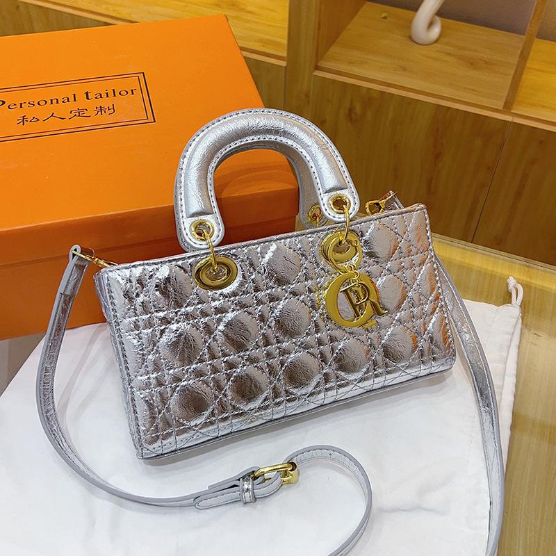 2025 Новая горизонтальная сумка-тоут с ромбовидным узором, изысканная, универсальная, легкая, роскошная, на плечо, сумка-мессенджер 25x14x6.5cm серебряный