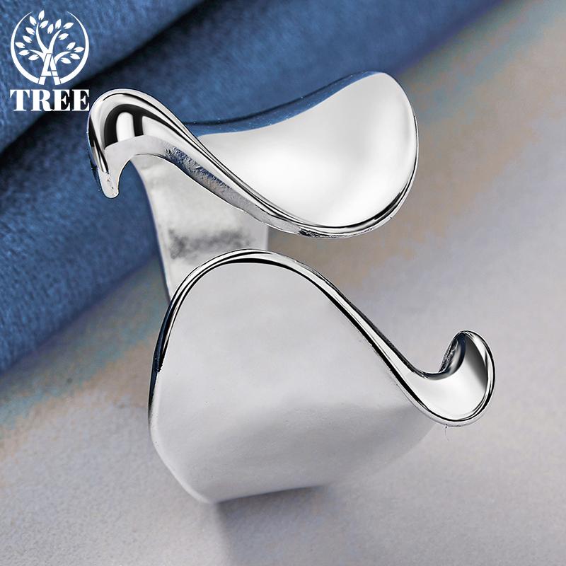 Ringschmuck aus 925er-Sterlingsilber mit gebogener, glatter Oberfläche