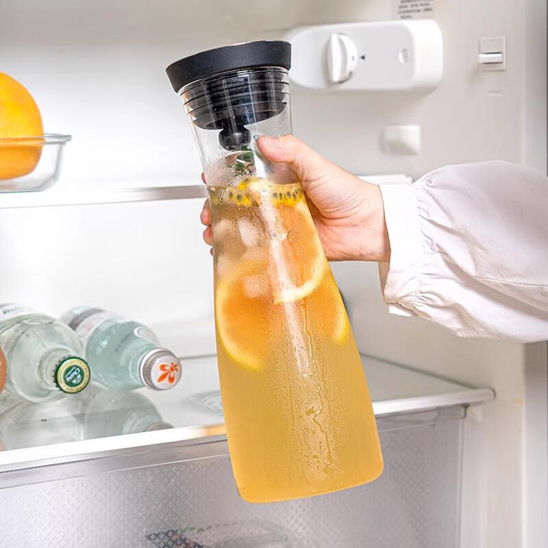 SOLO Danish Style Borosilicate Glass Water Pitcher