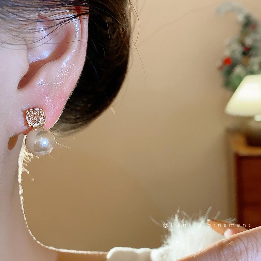 Gold-Plated Zircon Pearl Stud Earrings – Luxurious, Versatile & Fashionable Design