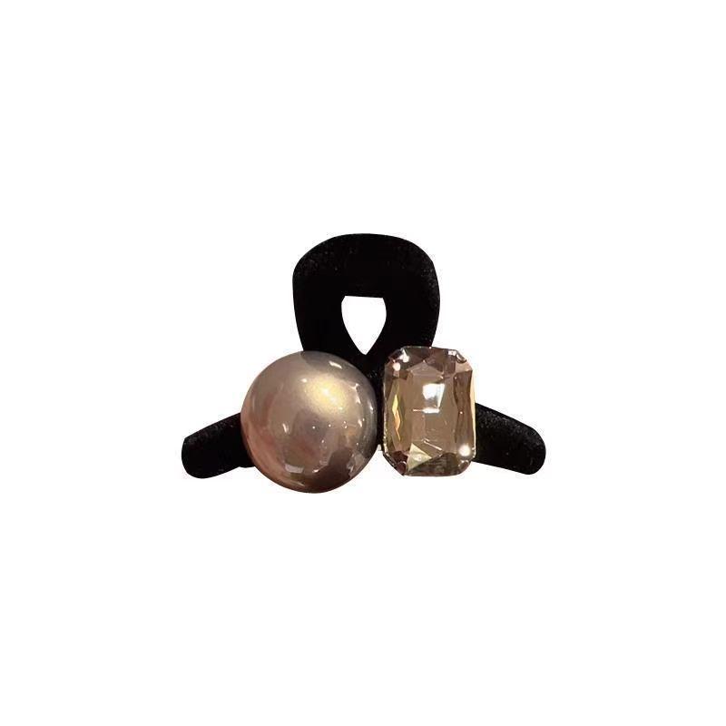 2026 Pearl Velvet Princess Small Claw Clip - High-End Style for Flyaways & Bangs