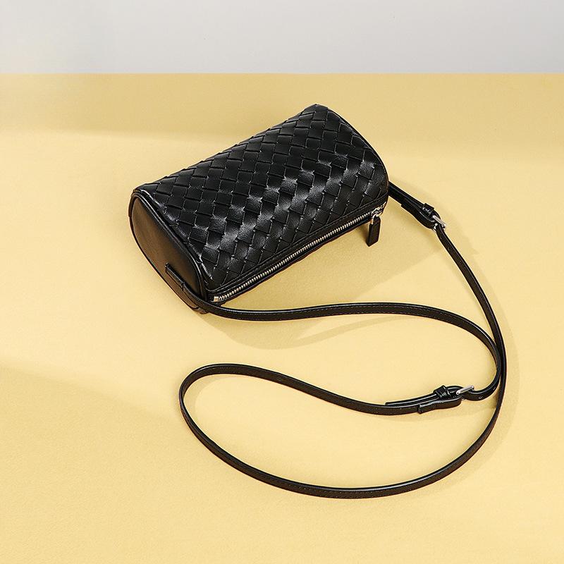 Hand-woven Women's Bag, Lightweight and Versatile, Portable Cylindrical Camera Bag, Single-shoulder Crossbody Pillow Bag Under The Armpit