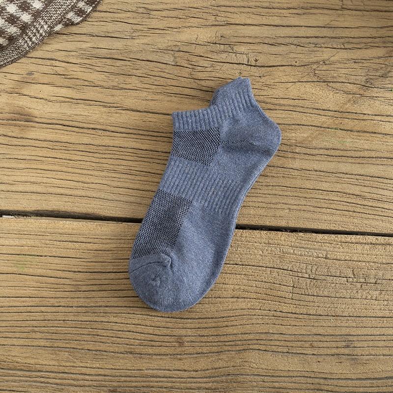 1 Pair of Spring and Autumn Solid Color Breathable Socks Fashionable High-quality Knitted Cotton Men's Socks Casual Boat Socks