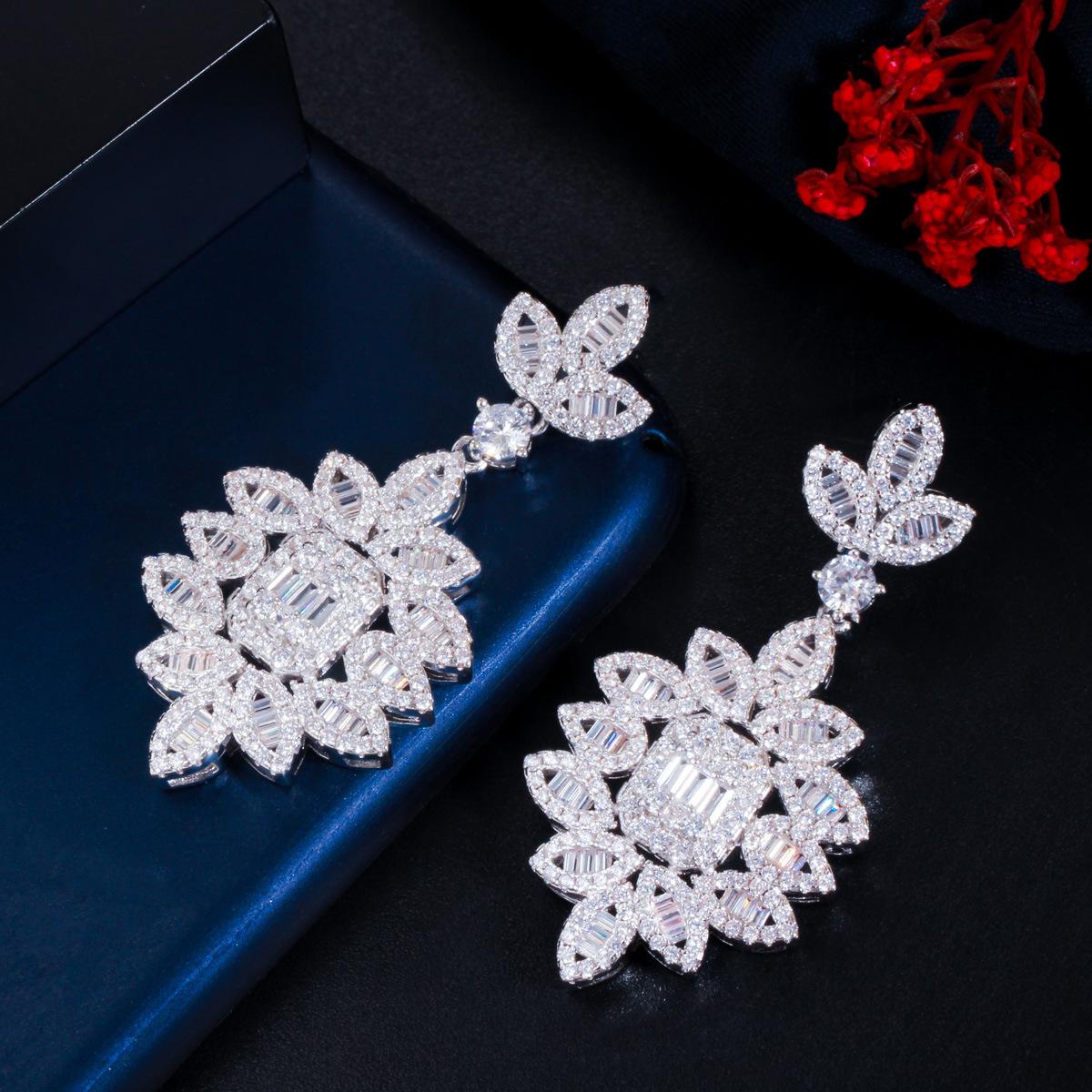 

Long Earrings Brass Gold-Plated Earrings Socialite Beautiful Banquet Jewelry платиновый