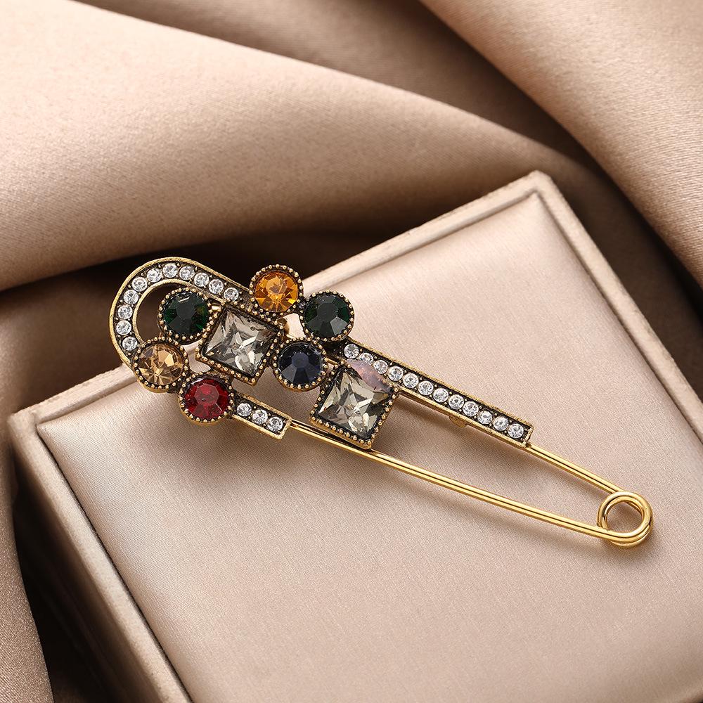 Retro Light Luxury Safety Pin Denim Skirt Pants: Creative Design Brooch for Waist Tightening