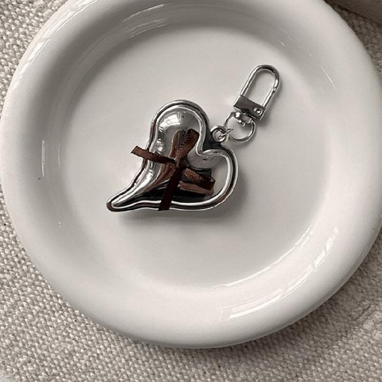 Fashionable Silver Love Heart Bowknot Keychain Charm Sturdy Pendant for Modern Styles Camera and Bag Decoration